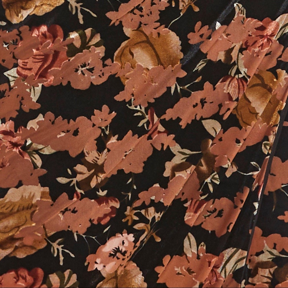 🆕NWT floral velvet burnout wrap midi dress - Picture 10 of 16